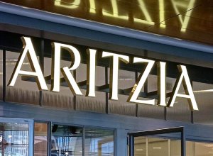 Aritzia logo on storefront